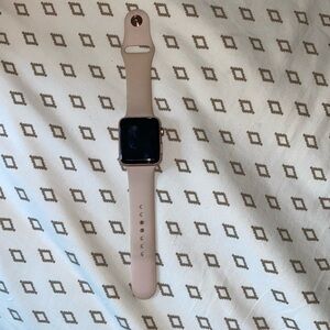 Rose gold series 3 Apple Watch just needs to be reset!